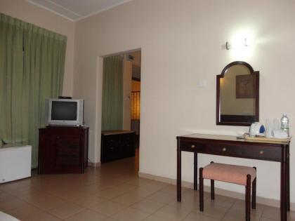 Shalimar Hotel - image 9