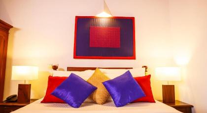 Sunrise Boutique - image 19