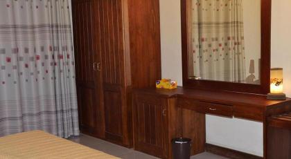 Airport Villa - image 23