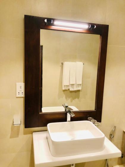 Tropic Inn - Mount Lavinia - image 28