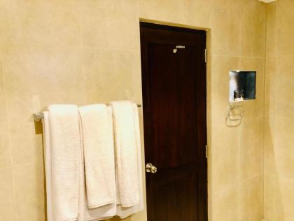 Tropic Inn - Mount Lavinia - image 29