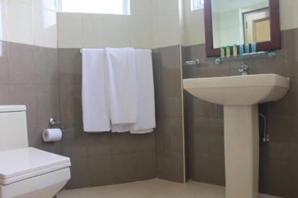 Grand 7 Hotel Thalawathugoda - image 15