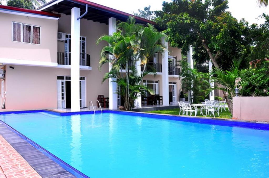 Grand 7 Hotel Thalawathugoda - image 3