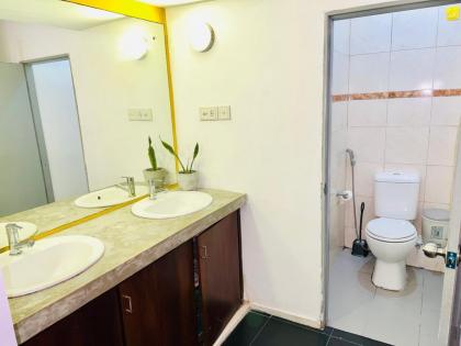 Hostel at Galle Face- Colombo - image 25
