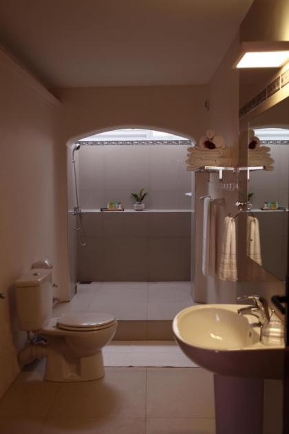 Anugaa in The City - image 24