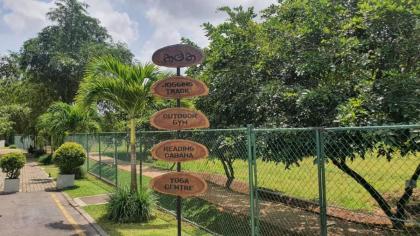 Luxurious 2 bedroom apartment - Ariyana Resort Apartments -Athurugiriya - image 24