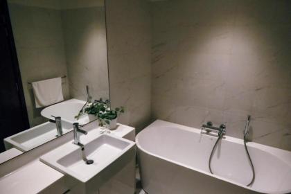 Brand new Water front Luxury Cinnamon suits apartment in heart of Colombo City - image 24