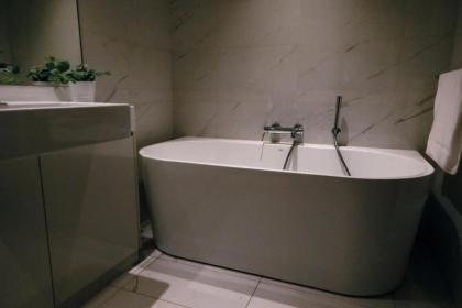 Brand new Water front Luxury Cinnamon suits apartment in heart of Colombo City - image 27