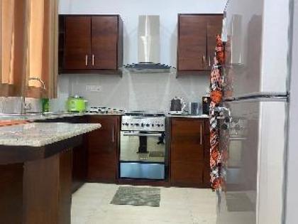 The Glen 3 Bedroom apartment with free parking  - image 12
