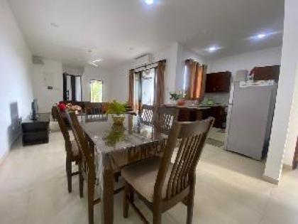 The Glen 3 Bedroom apartment with free parking  - image 13