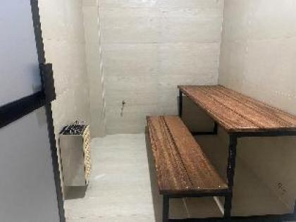 The Glen 3 Bedroom apartment with free parking  - image 19