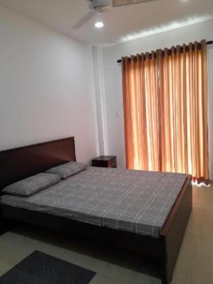 The Glen 3 Bedroom apartment with free parking  - image 6