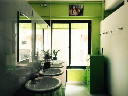 Colombo City Monkey Hostel - image 11